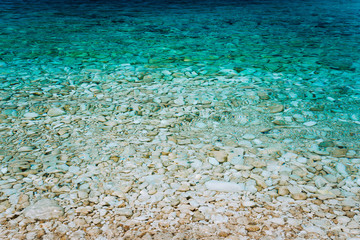 Obraz premium Crystal clear turquoise waters, peaceful bay with calm transparent water surface. Idyllic Summer vacation consept, Greece