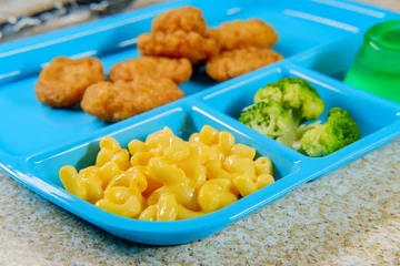 Gordijnen Lunchschaal Kipnuggets © Ezume Images