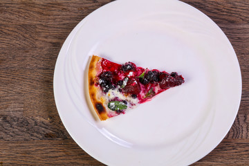 Fruit vegetarin pizza