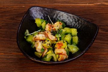 Salad with shrimp and avocado