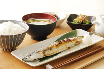 さんまの塩焼き　Grilled Pacific saury
