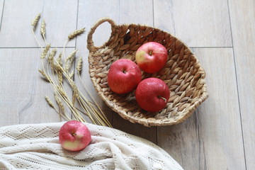 apples in a basket