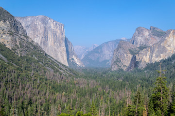 Obraz premium Yosemite Valley from Tunnel view