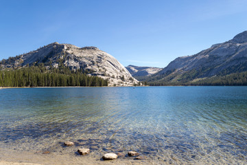 Tenaya lake on the side of the Tioga road