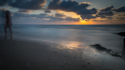 Obraz premium Long exposure during sunset at the beach- Israel