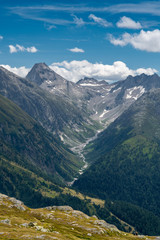Obraz premium Blick vom Grimselpass ins Walliser Gonerital Richtung Nufenenpass und Chüebodenhorn