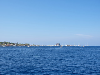 Obraz premium Shot of Strombolicchio and Stromboli islands from the boat in a summer afternoon