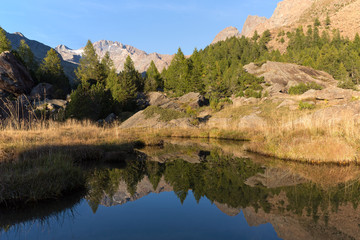Fototapeta na wymiar Monte Disgrazia, riflesso nel lago, Api, Italia