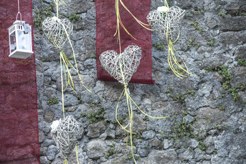 Cuori e lampade in addobbi per manifestazioni 