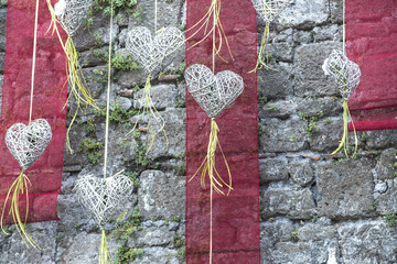 Cuori in salice in addobbi per manifestazioni 