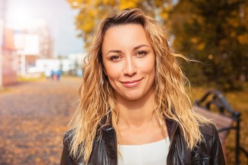 The girl walks through the autumn park