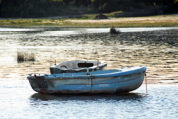 Ville d'Arès, bateaux à marée basse, département de Gironde, France