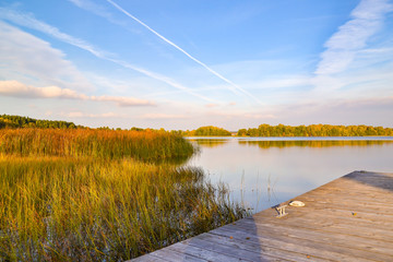 Jezioro Wulpińskie jesienną porą