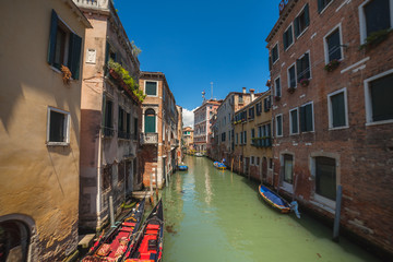 Fototapeta na wymiar Venetial canal and antic buildings