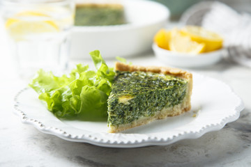 Spinach tart with cheese and egg