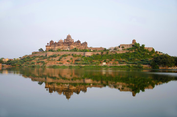 Fototapeta na wymiar Beautiful view of lake and Datia Palace. Also known as Bir Singh Palace or Bir Singh Dev Palace. Datia. Madhya Pradesh