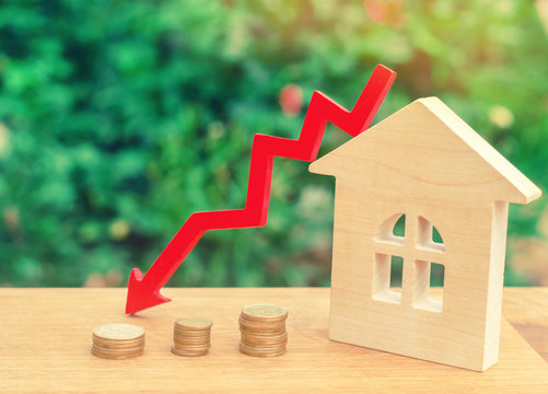 a decline in property prices. concept of depopulation. falling interest on the mortgage. reduction in demand for the purchase of housing. low prices for public utilities. arrow down. real estate
