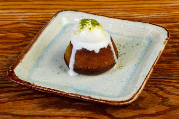 Muffin with cream