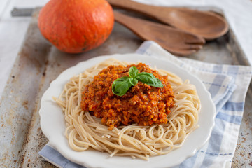 Spaghetti mit Kürbis Bolognese 