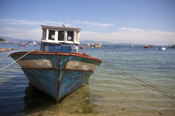 Barco abandonado en Illa de Arousa