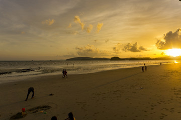 Obraz premium Sunset at the nopharat thara beach in thailand