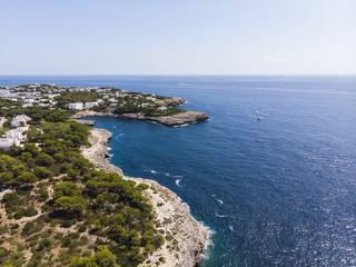 Luftaufnahme, Spanien, Balearen, Mallorca, Küste von Porto Petro Region Cala D' or , Gemeinde Santanyi,  mit Häusern und Villen