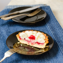 Raspberry tartlets with cream filling