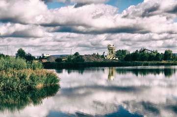 Baggersee in Franken mit Maschine