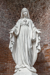 Statue of Our Lady - obrazy, fototapety, plakaty