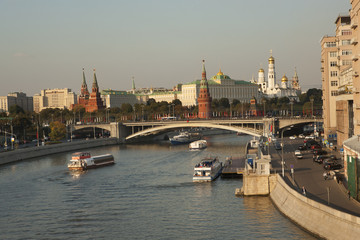 Obraz na płótnie Canvas River city walks by boat on the Moscow river.