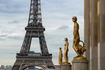 Fototapeta na wymiar Golden statues at the Trocadero square with a view of the Eiffel tower in Paris, France