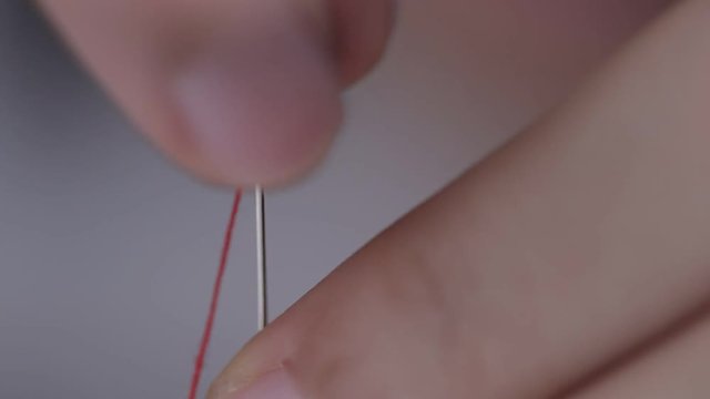 Vedeo clip, Sew the thread into the sewing hole.