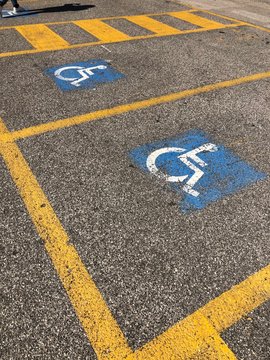 segnaletica stradale freccia stop disabili strisce pedonali bus autobus codice stradale polizia sicurezza