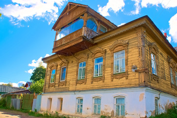 Fototapeta na wymiar An old traditional brick-wooden house. Kostroma, Russia.