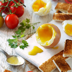  Soft-boiled egg with toasts