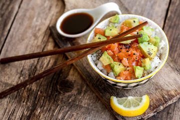 poke bowl : riz saumon tartare avocat 4