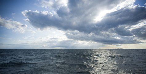 Dramatische Stimmung auf dem Meer