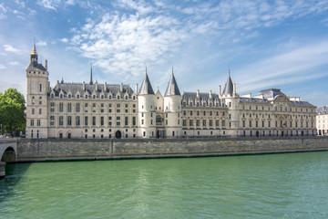 Fototapeta na wymiar Conciergerie palace at Seine river in Paris, France
