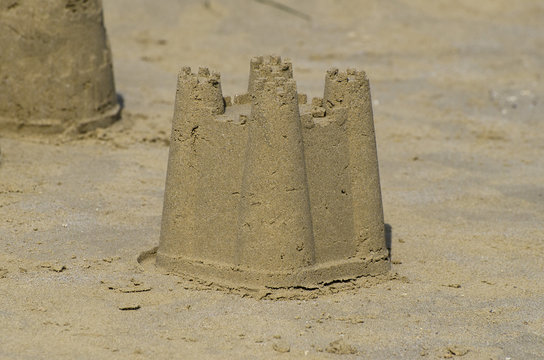Castello di sabbia sulla spiaggia