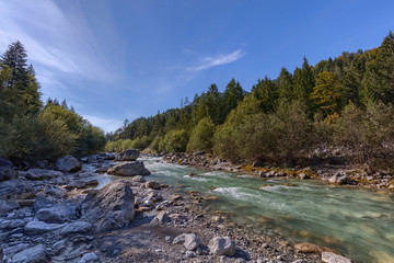Der Fluss Loisach nahe Garmisch-Partenkirchen, Deutschland
