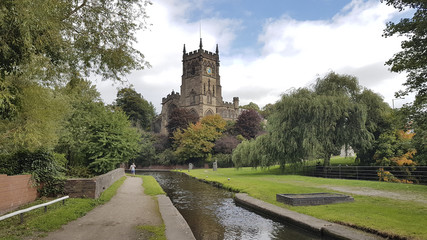 Fototapeta na wymiar St Mary's Church and the Staffordshire Worcestershire Canal, Kidderminster