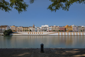Vista de Triana desde la otra orilla del río