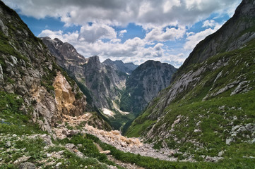 Fototapeta na wymiar View to the west from the Luknja saddle at the Mali and Veliky Pihavec mountains