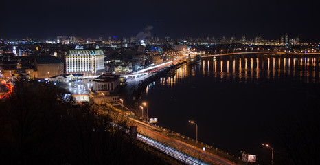 Fototapeta na wymiar city and bridge at night