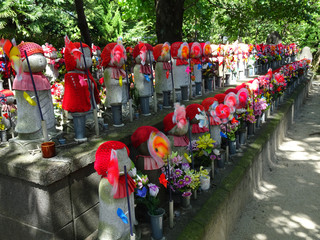 お地蔵さま と、回る かざぐるま