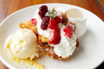 Waffle cream berry with ice cream
