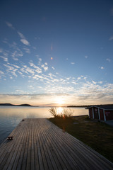 inari湖の朝日フィンランド縦