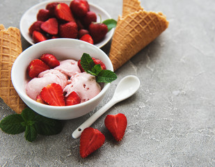 Strawberry ice cream