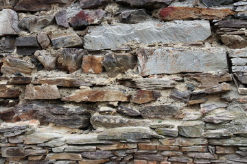 Natursteinwand einer Ruine