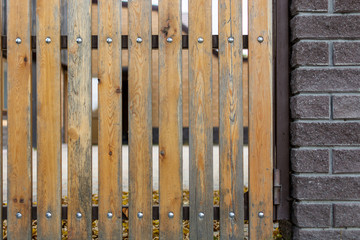 Obraz premium Fragment of old wooden fence at the countryside